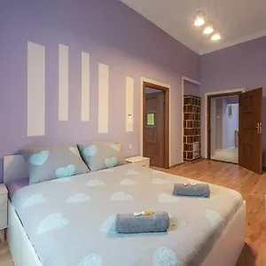  Apartment Queen